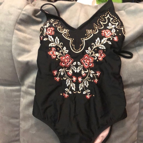 Xhilaration Other - Black floral xhilaration swim suit
